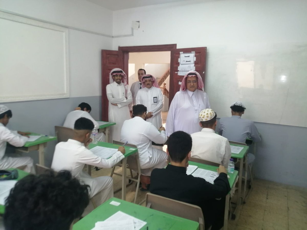 Manhal_School's tweet photo. مع بداية اختبارات نهاية الفصل الدراسي الثالث لهذا العام 1444، تشرفت ثانوية المنهل الثقافي اليوم الأحد الموافق 29/11/1444 بزيارة المشرف المنسق (أ. محمد القحطاني) وقد تفقد سعادته أعمال سير الاختبارات بمرافقة مدير المدرسة (أ. عبداللطيف قاضي) https://t.co/i9agFqLaXc