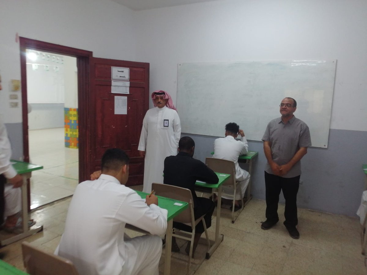 Manhal_School's tweet photo. مع بداية اختبارات نهاية الفصل الدراسي الثالث لهذا العام 1444، تشرفت ثانوية المنهل الثقافي اليوم الأحد الموافق 29/11/1444 بزيارة المشرف المنسق (أ. محمد القحطاني) وقد تفقد سعادته أعمال سير الاختبارات بمرافقة مدير المدرسة (أ. عبداللطيف قاضي) https://t.co/i9agFqLaXc
