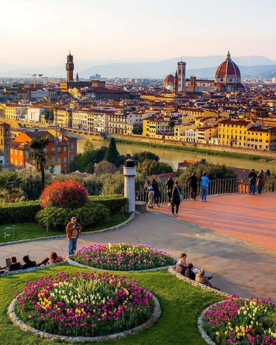 ItalyInTheHeart's tweet image. 🇮🇹 Firenze, Toscana
📷 Srimantan Mitra

#pontevecchio #firenze #florencia #toscana #ponte #vecchio #river #colors #reflection #beautiful #magic #beautifulday #trip #goodmorning #travel #travelplace #instagood #photooftheday #travelphoto #italy #italytrip  #italyintheheart