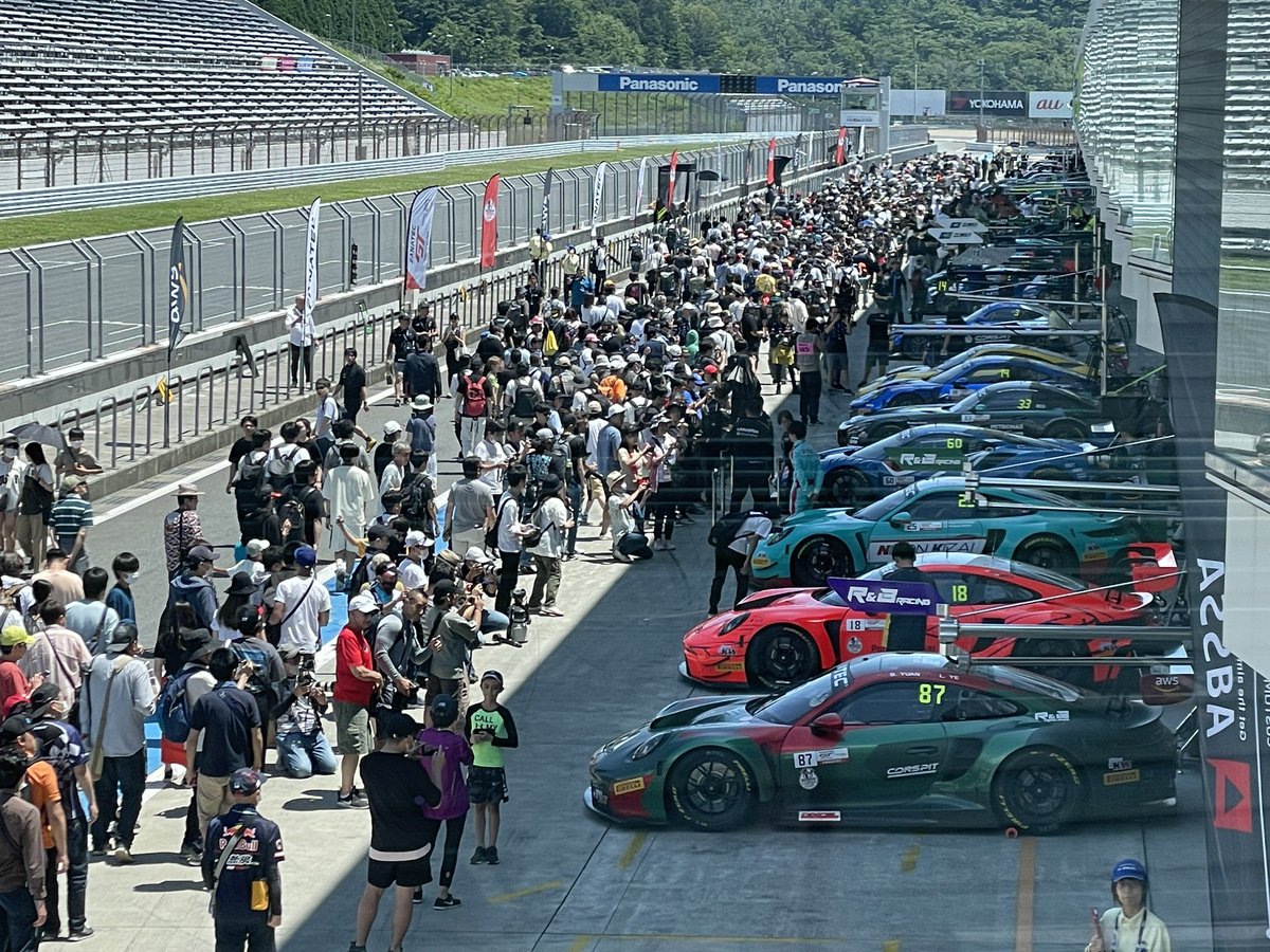 hiroshitsujino's tweet image. Fanatec GT World Challenge Asia powered by AWS Rd.2は大荒れのレースになりましたね😱 みんな無事で良かった。そして1時間のレースを成立させたオフィシャルさんに大拍手👏

2日間、富士SWでGTWCを楽しまれた皆様、ご来場ありがとうございました😊　

#富士スピードウェイ 
#GTWC