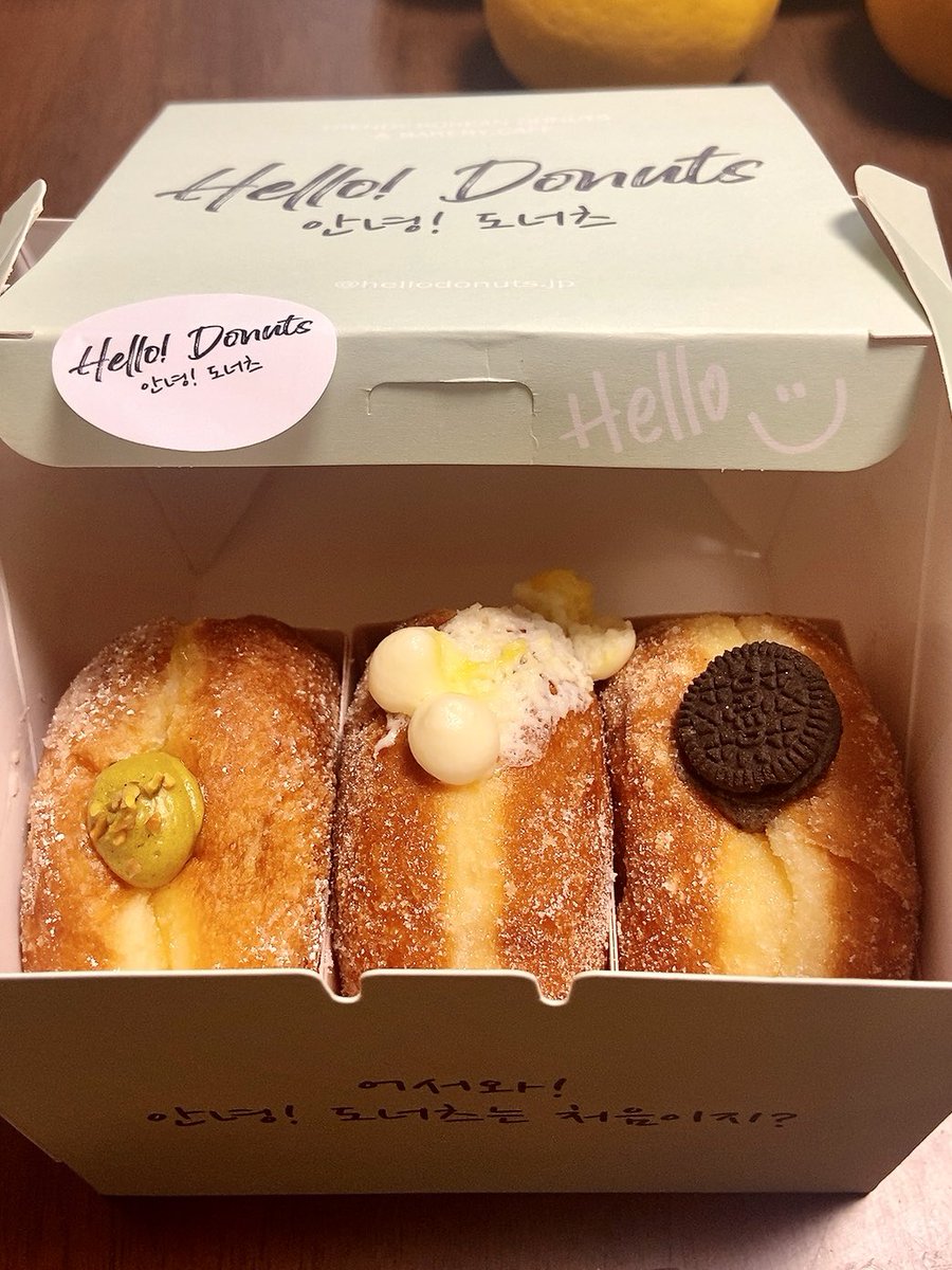 mjbmarie's tweet photo. Hello! Donutsうまーい（映えクリーム崩れた） https://t.co/gaUgmJUwzn