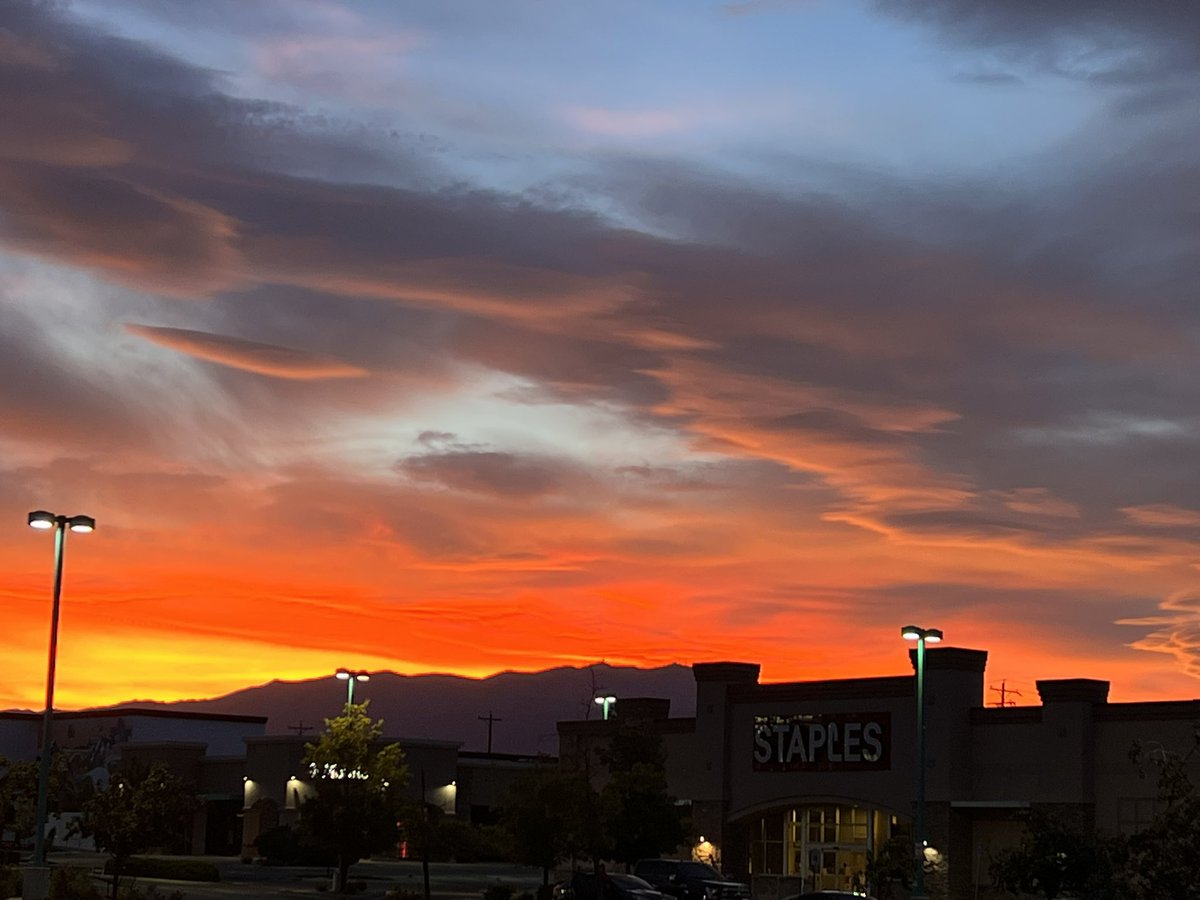 TGioA11's tweet photo. We need more sunsets like this one tonight! #Reno #NVwx https://t.co/DPlML70491