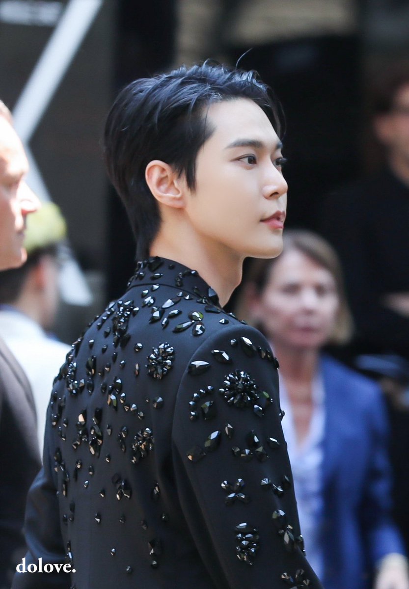 _do1ove's tweet photo. 230617 D&amp;G #도영 

#DGxDOYOUNG #Doyoung #DGSS24xDOYOUNG #DGSS24
#ドヨン #NCT #NCT127 https://t.co/GHufnEjjNp