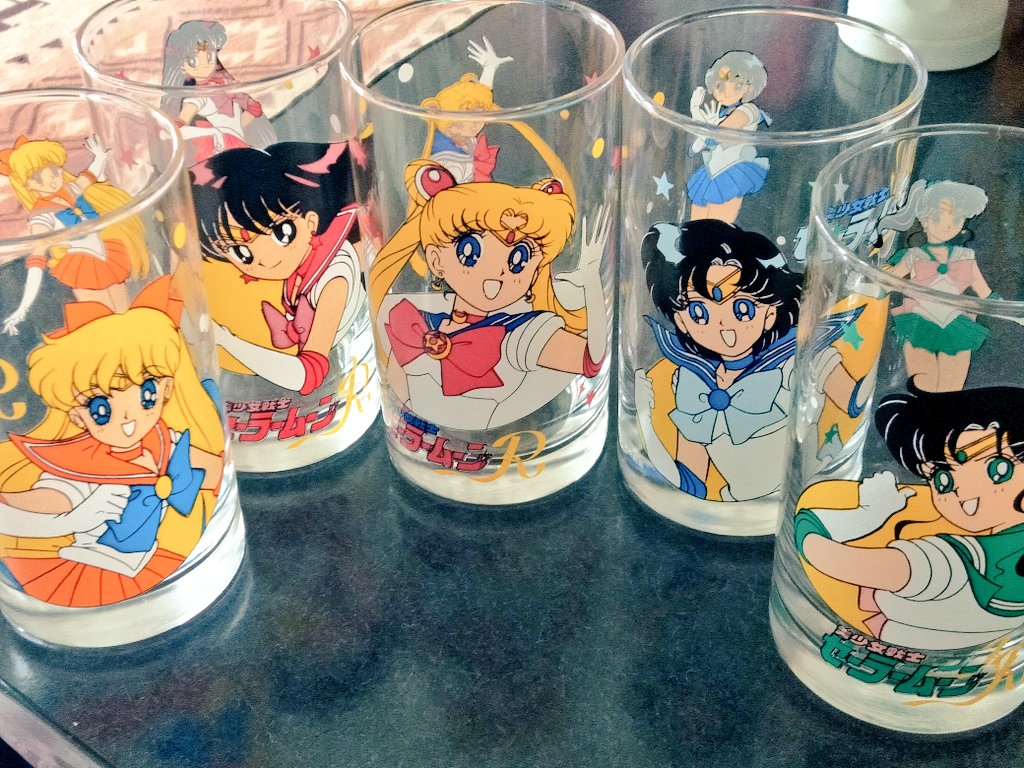 愛野美奈子 ,火野レイ ,木野まこと ,水野亜美 ,セーラージュピター ,セーラーマーズ ,セーラーマーキュリー ,セーラームーン ,セーラーヴィーナス ,月野うさぎ 「実家最高」|モナ子のイラスト