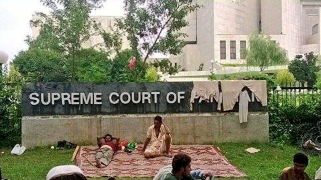 @SeharShinwari Meanwhile Supreme Court of Pakistan 😂👇