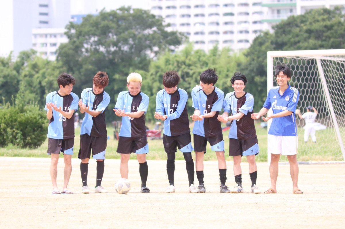 jun6196's tweet image. 今日は練習試合でした⚽️
#世界最高峰大田区社会人サッカー2部リーグ所属の世界最高ファンタスティックフットボールクラブBOZE は2対2で迎えた後半ロスタイムに@VAMOSKF04JCM のクロスに合わせた@nm9r_k のシュートのこぼれ球を僕が詰めて逆転勝利🤙
みんなでゆりかごダンスしました🤣