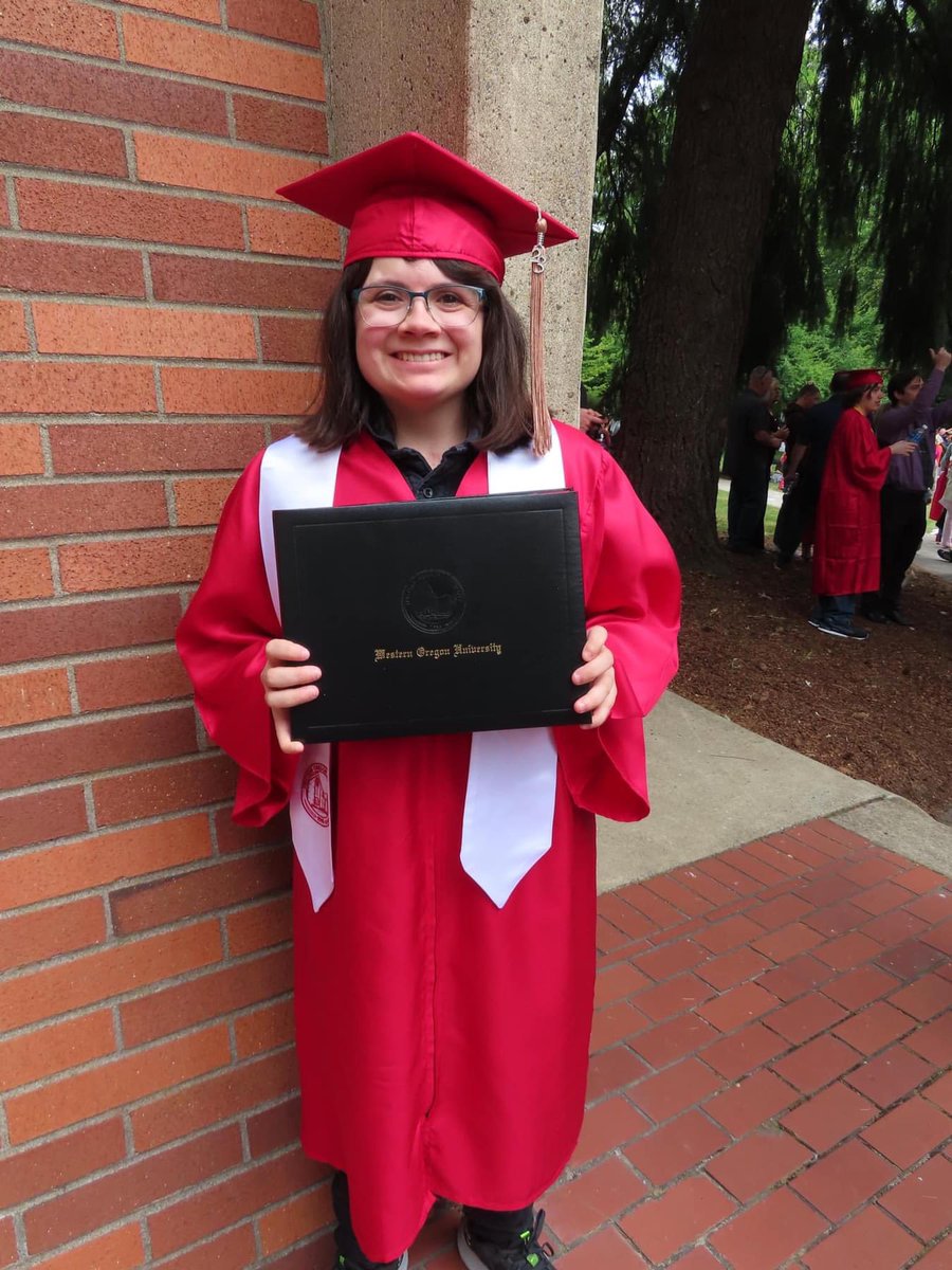 emilywentworth6's tweet photo. We made itโฆGrateful for all my family that came today and for the last 4 years at WOU.. Appreciate all the relationships I built over the years with academics and athletics .๐๐ฉโ๐๐บ. #WOUGrad https://t.co/D2ToxXnWNF