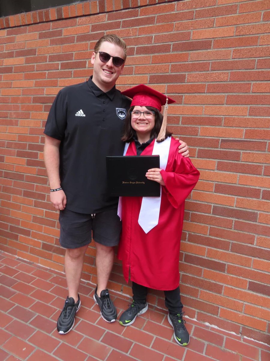 emilywentworth6's tweet photo. We made itโฆGrateful for all my family that came today and for the last 4 years at WOU.. Appreciate all the relationships I built over the years with academics and athletics .๐๐ฉโ๐๐บ. #WOUGrad https://t.co/D2ToxXnWNF