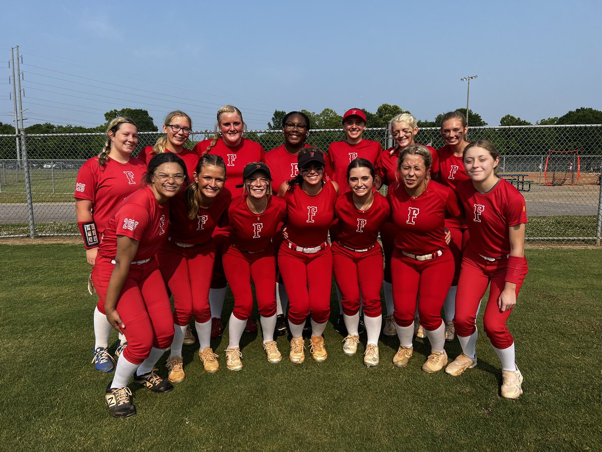 FCTNHill's tweet photo. Start of a fun season with these talented young ladies! 
Proud of the TN chapter with the class and dignity they exhibit on and off the field! The culture created revealed in the smiles! @Firecrackersinc @_PLAYwithHONOR @TNFirecracker16 https://t.co/lBifNWZExh