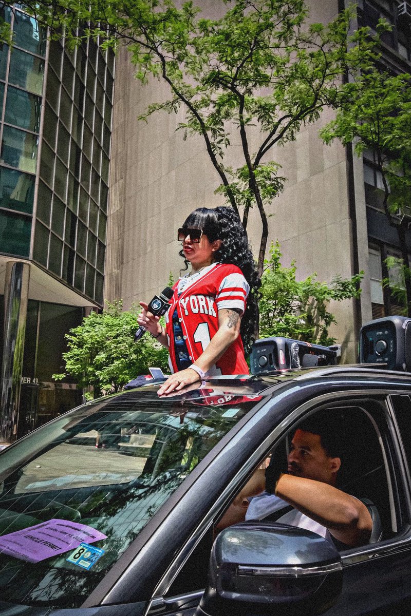 BOSSIEVEE's tweet photo. Photos of the performance at the parade of me 🔥🔥🔥🔥 @QSJRADIOLive @rawrrzonenyc 
#puertorico #NewYorkCity #Brooklyn @ABC @ABC7 https://t.co/jsGz03laXg