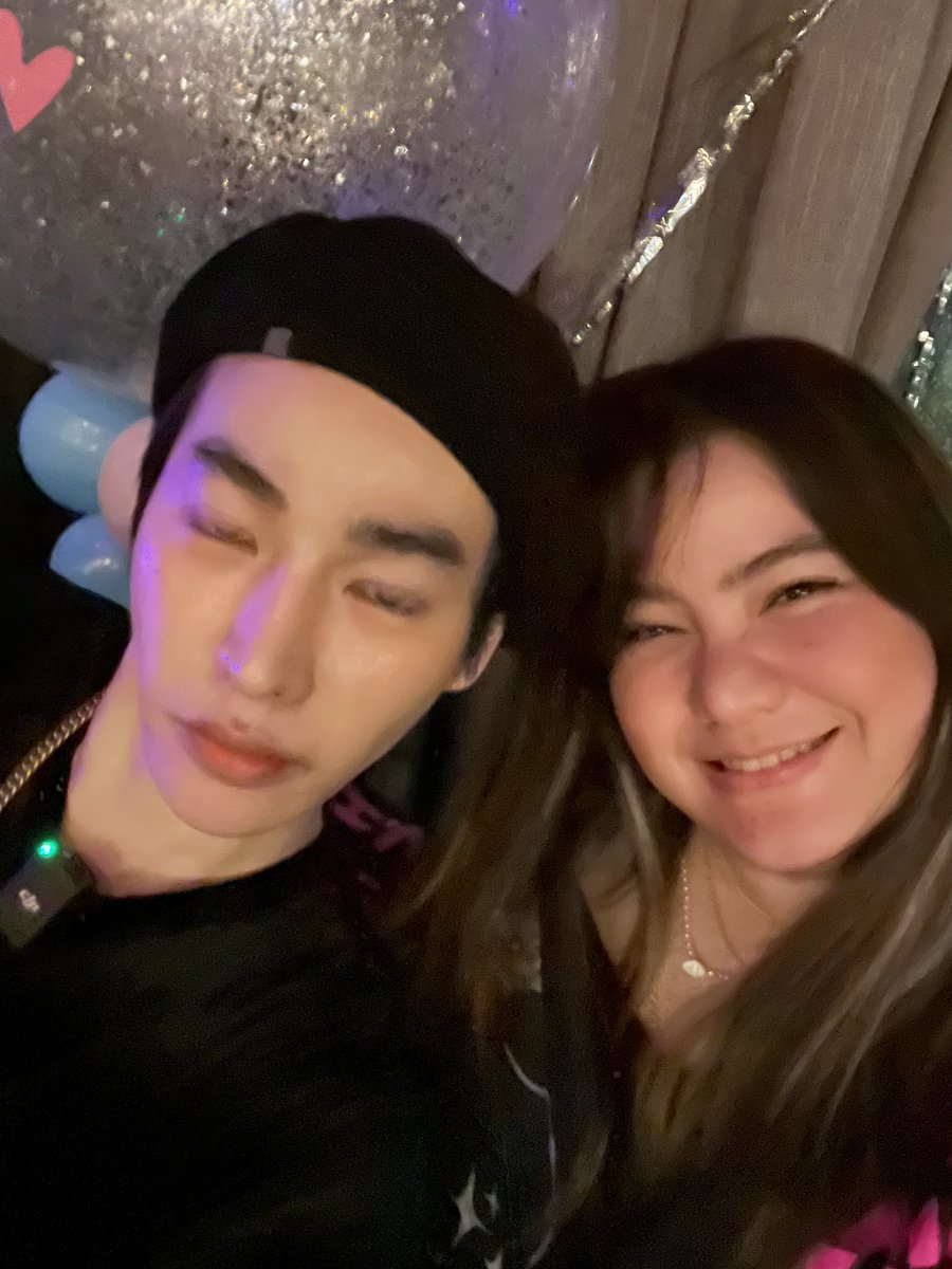 peckpalit's tweet image. ชั้นบอกแล้วว่าวันนึงเธอต้องเหมือนแม่ เหมือนที่เธอบอกว่ายังไงชั้นก็ต้องเหมือนพ่อ  😅