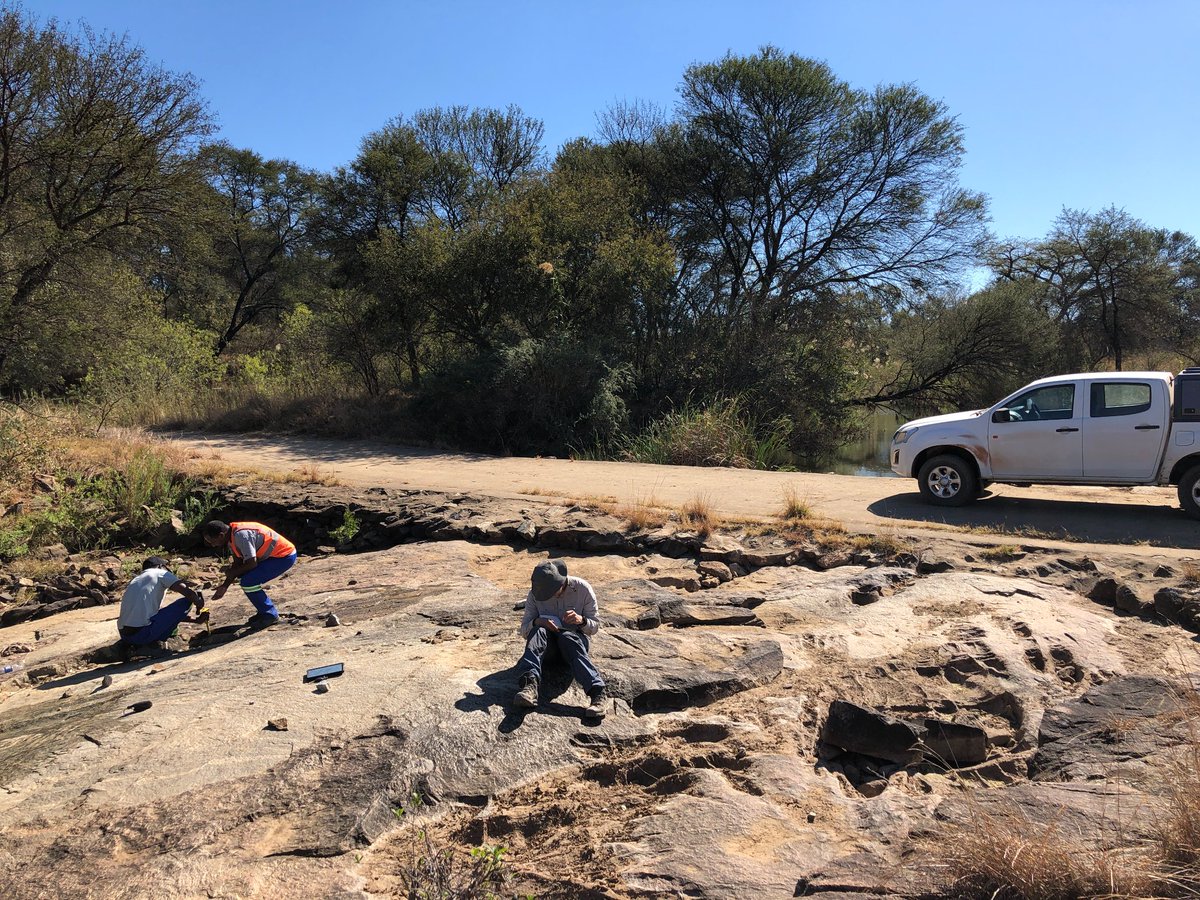 nick_j_gardiner's tweet photo. Finishing off a great 12 days fieldwork in beautiful Zimbabwe - TTGs + enigmatic greenstones; lithium pegmatites, both grassroots exploration &amp; mining; and v friendly people - looking forwards to the data! @EarthSciStA @lotofrocks #ArchaeanGeodynamics #CriticalMinerals #StAGElab https://t.co/3L0tId1a5X