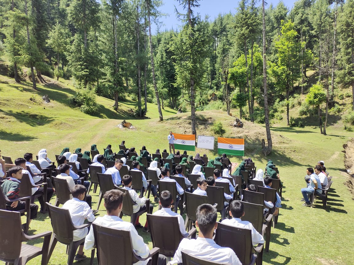 JannatLolab's tweet photo. Indian Army organises Lolab Inter-School  Elocution Competition on 'SAVE EARTH -SAVE LIVES' at  Markul Army Camp, Lolab.
#Kashmir
#SaveEarthSaveLives
#Kupwara
#IndianArmy
#HumSayaHaiHum
#ProsperousKashmir
#KashmirAgainstTerror https://t.co/NLK1WjdSzW