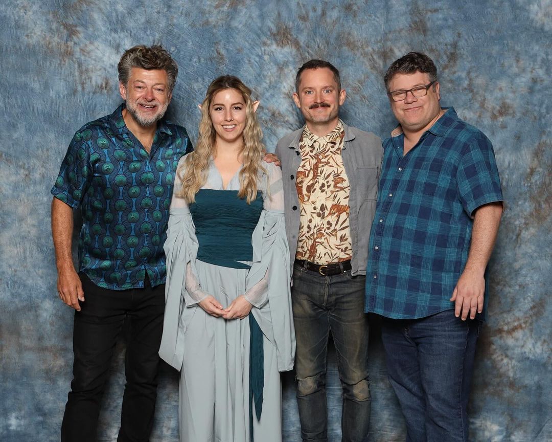 #RingsOfPower Galadriel cosplay at AwesomeCon, with some familiar faces!
instagram.com/p/CtnFm-lL_qM/…