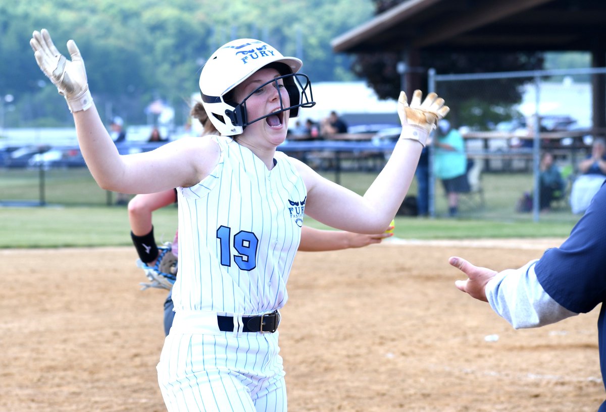 TierReport's tweet photo. TRAVEL SOFTBALL: PAIR OF FURY SOFTBALL TEAMS COMPETE AT HOMERUN SOFTBALL TOURNEY (24 PHOTOS). . . @marianajones24 @FuryFP18uT @EHeightsSDAth @HhdsSchools @HorseheadsAD @HHDSSoftball 

https://t.co/RjDCXE1GZJ https://t.co/Bx3qP3JefI