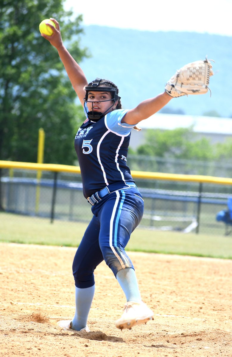 TierReport's tweet photo. TRAVEL SOFTBALL: PAIR OF FURY SOFTBALL TEAMS COMPETE AT HOMERUN SOFTBALL TOURNEY (24 PHOTOS). . . @marianajones24 @FuryFP18uT @EHeightsSDAth @HhdsSchools @HorseheadsAD @HHDSSoftball 

https://t.co/RjDCXE1GZJ https://t.co/Bx3qP3JefI