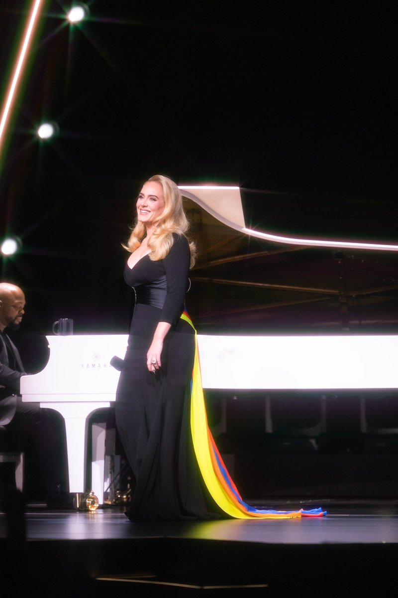 Adele's tweet image. Weekend 18