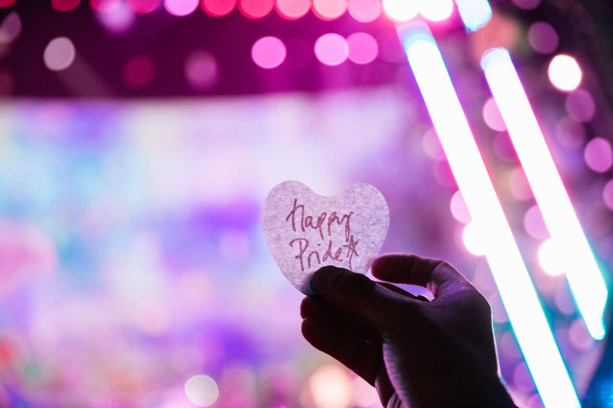 Adele's tweet image. 