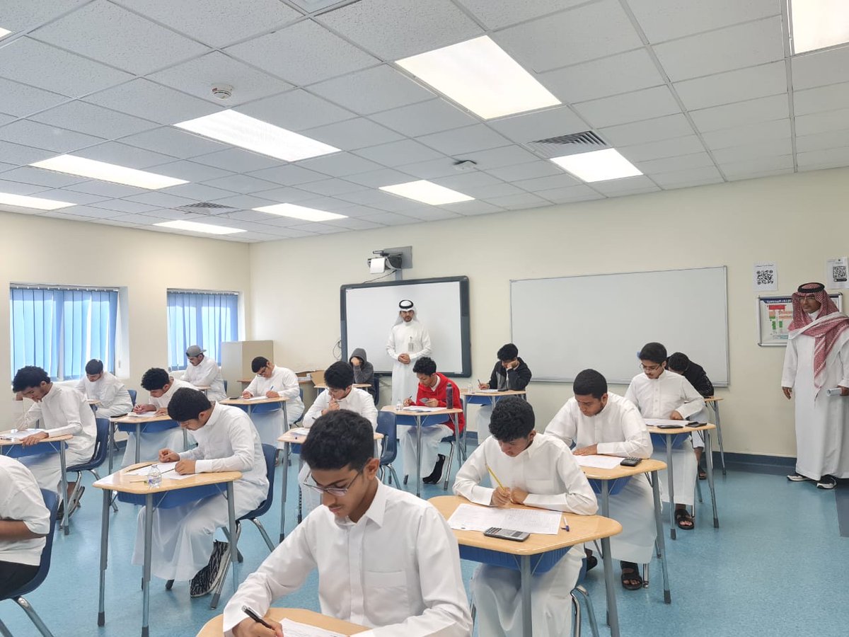 AlrowadSec's tweet photo. صور 📷 |

بدء الاختبارات النهائية للفصل الدراسي الثالث في #الرواد_الثانوية 

دعواتنا للطلاب بالتوفيق والنجاح 

.
.
. https://t.co/zYtJKYmGR0