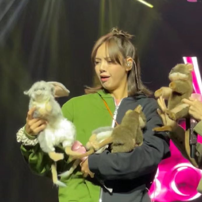 LaliceUpdates's tweet photo. FOCUS on our goal &amp; daily stream target for #MONEY > 2.5M

STREAM WITH US ⬇️

🔗https://t.co/CcFlJf0zej

#Money1BstreamProject 
#LISA #LALISA https://t.co/8ym2GmKJyv