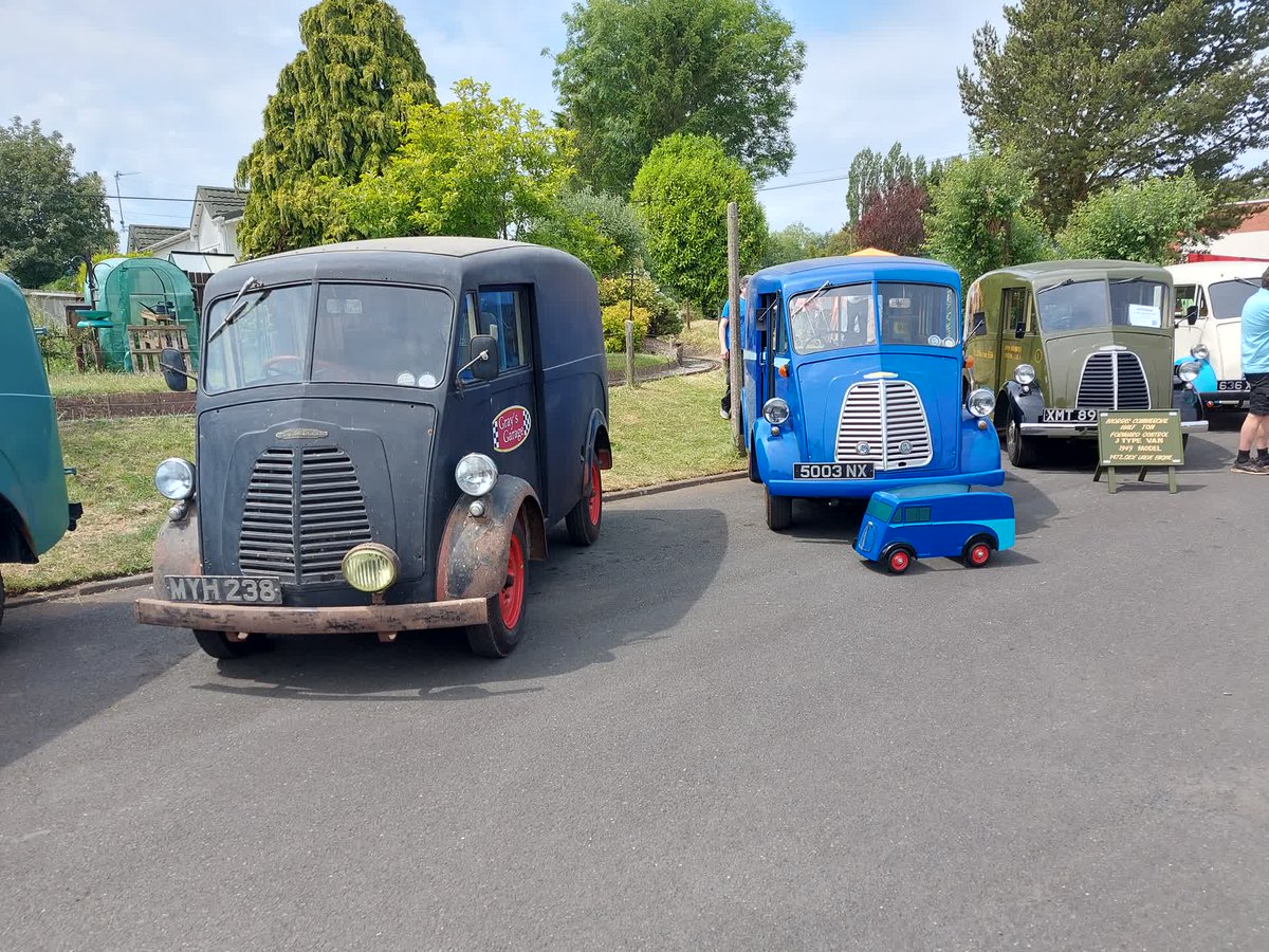 MorrisComm's tweet image. So many Morris J-type vans yesterday and today @ 75th Anniversary. The original, and Morris Commercial is developing the next generation, the JE van. Happy Father's Day!
morris-commercial.com/preorder/
#Morrisje #madeinuk #electricvan #ev #nostalgia #legend #iconic