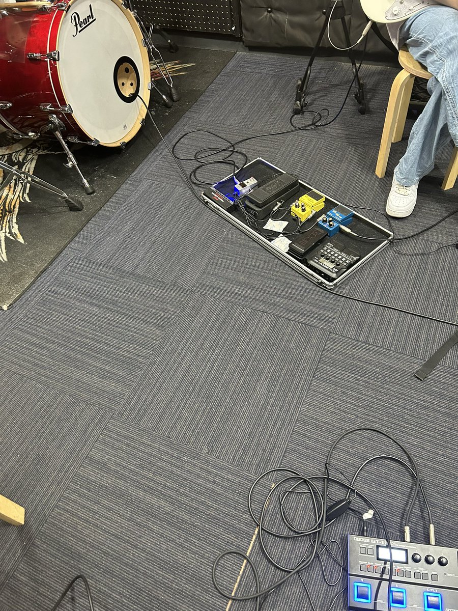 NovGravity's tweet photo. 今日は13時〜16時でsound Boogieさんで練習してきました！メンバー6人全員が集まって凄く実のある練習が出来ました！いつもBPMを下げて演奏していたけど原曲のままやることで慣れていって、みんな自然と合わせられるようになりました！凄く楽しくみんなワイワイしながら練習してました！ #NovGravity https://t.co/GqSb4tbaUL