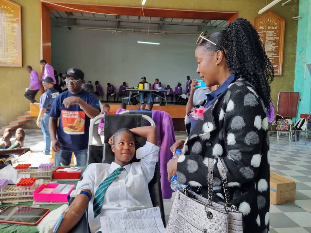 WHO_Zimbabwe's tweet photo. At least 413 units of blood were collected by @NBSZbloodbank from students in Masvingo during the belated commemoration of #WBDD on Saturday. This will go a long way in boosting the country’s blood stocks to #savelives. 

#GiveBlood
#GivePlasma
#ShareLife
#ShareOften https://t.co/MW8pFbFp5X