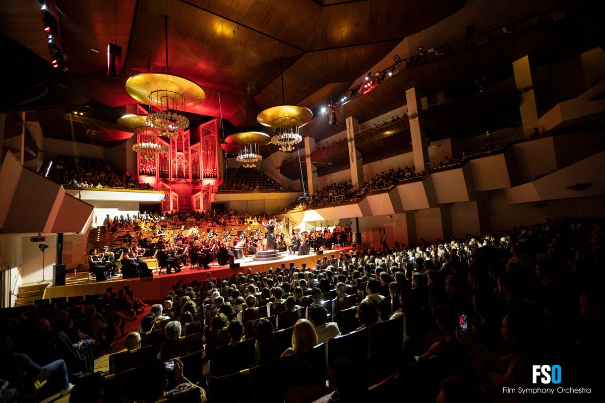 FilmSymphony's tweet photo. Las despedidas suelen ser tristes... ¡excepto si el público te recibe a lo grande y lo próximo que está por llegar promete ser espectacular! 💥🤩
💙 ¡Gracias Madrid por haber vibrado con el #FenómenoKrypton!
#FilmSymphony #FSOKrypton https://t.co/IsNOf9kqKK