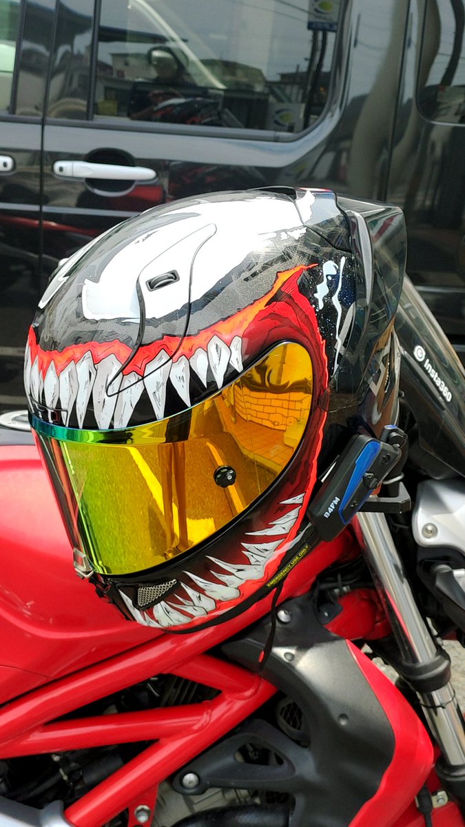 1kkun13's tweet photo. 俺のVENOMちゃん、スポイラー追加してミラーシールドに換えた😊👍
スポイラーの効果は高速乗らんと分からんなww
#バイク #バイク乗りと繋がりたい #バイク好きな人と繋がりたい #バイクのある生活 #ヘルメット #HJC #rpha11 #Venom #Marvel https://t.co/GlrjyI7ZNk