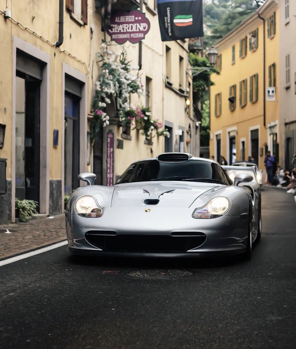 Porsche GT1