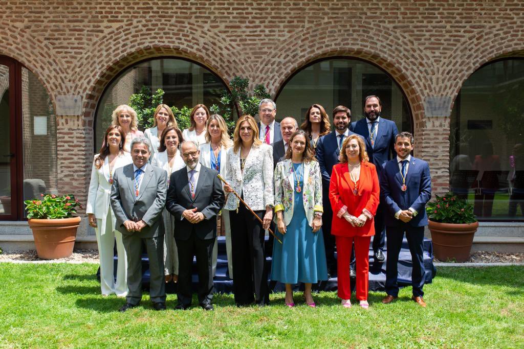AlmudenaRE's tweet photo. Pozuelo es una gran ciudad y de la mano de nuestra nueva Alcaldesa @PalomaTejero_ alcanzará el máximo prestigio porque sé que se va a dejar la piel en ello. 
¡¡Enhorabuena a todos!! 🅿️🅿️ https://t.co/9O7aspMQr0