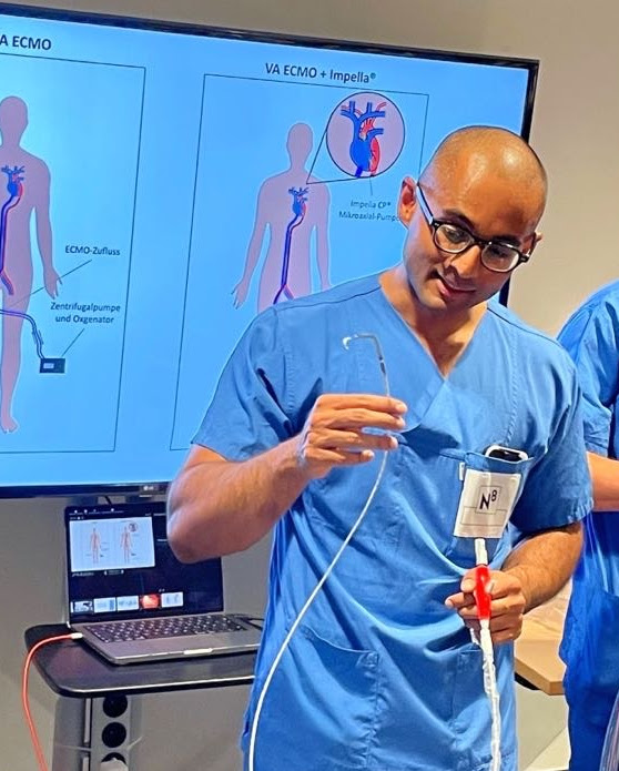 🚑 'Help! My father is not breathing!' 💔 At the 'Long Night of the Sciences' we invited the public (from young to elderly) to participate in our daily Cardiac Arrest Center activities, such as CPR and therapy with ECMO and Impella. @dhzcharite @LNDWBerlin