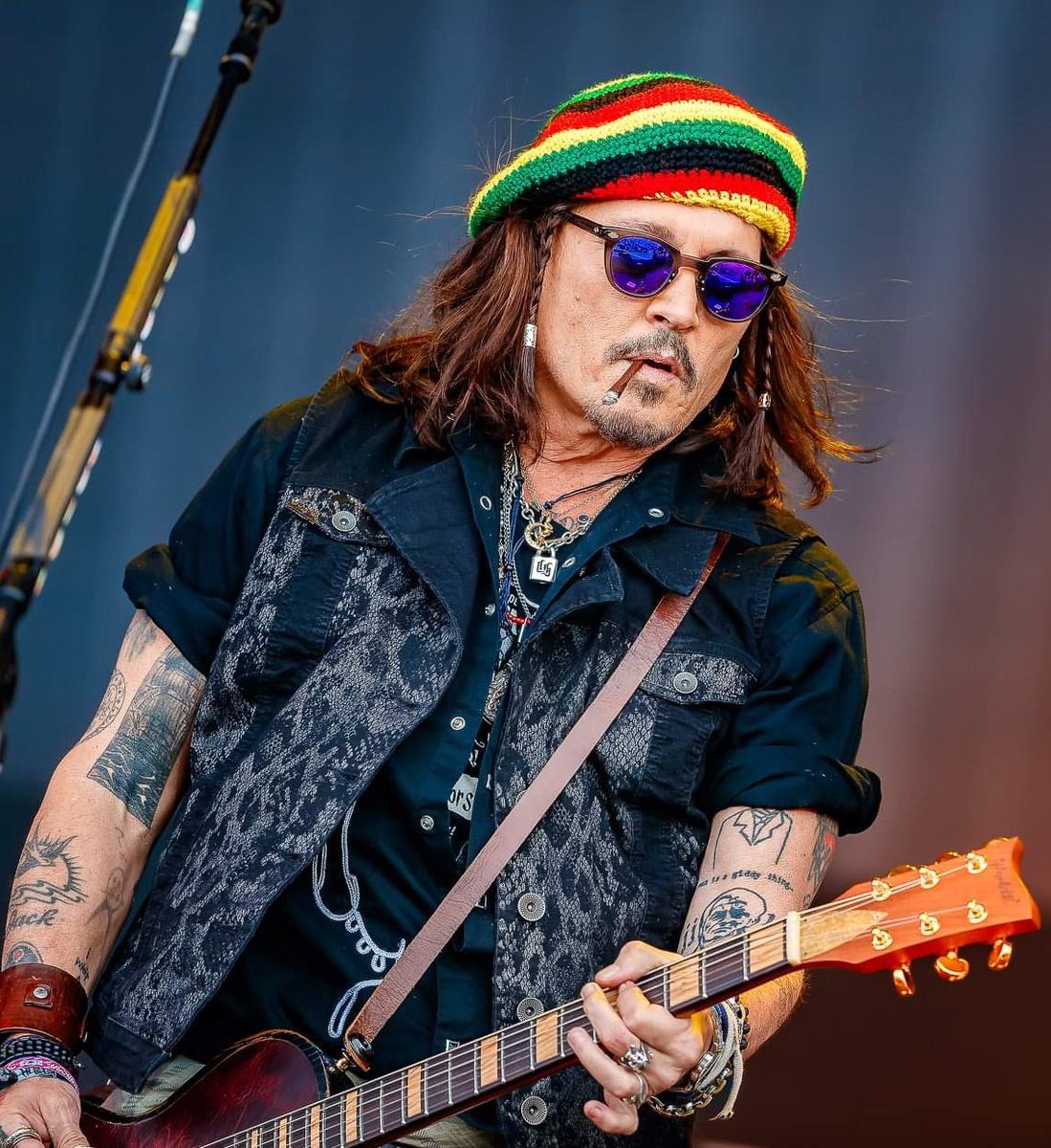 Appreciation Tweet for Johnny Depp for Being the Sexiest Man in his '60s🥵
Lord looking the coolest in his recent pics
Fine 🍷