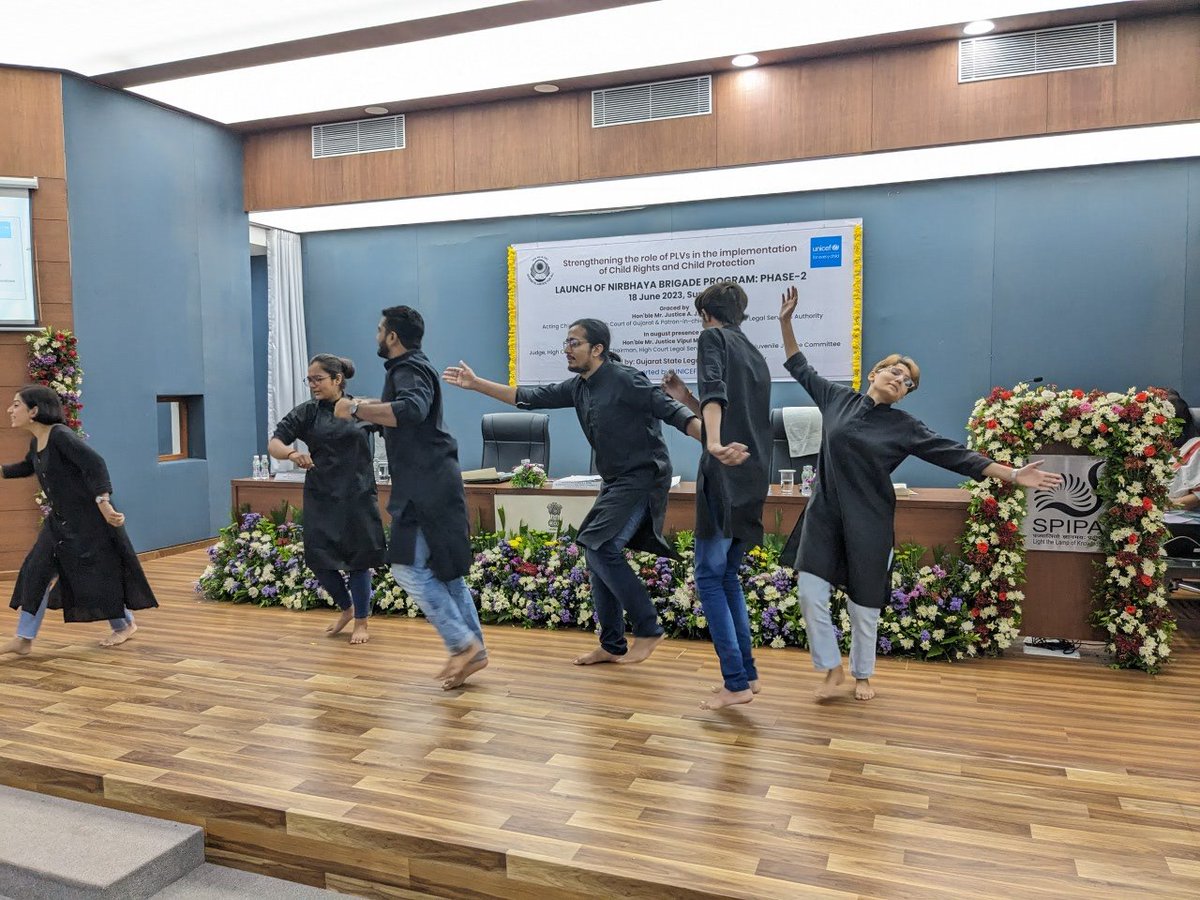 DivyBhagia's tweet photo. @sauhardofficial presenting a street play today in the esteemed presence of Hon. Chief Justice Mr. AJ Desai and para-legal volunteers. It highlights theatre as an effective tool for creating awareness at the launch of #NirbhayaBrigade supported by @UNICEFIndia. https://t.co/PfI36orQze