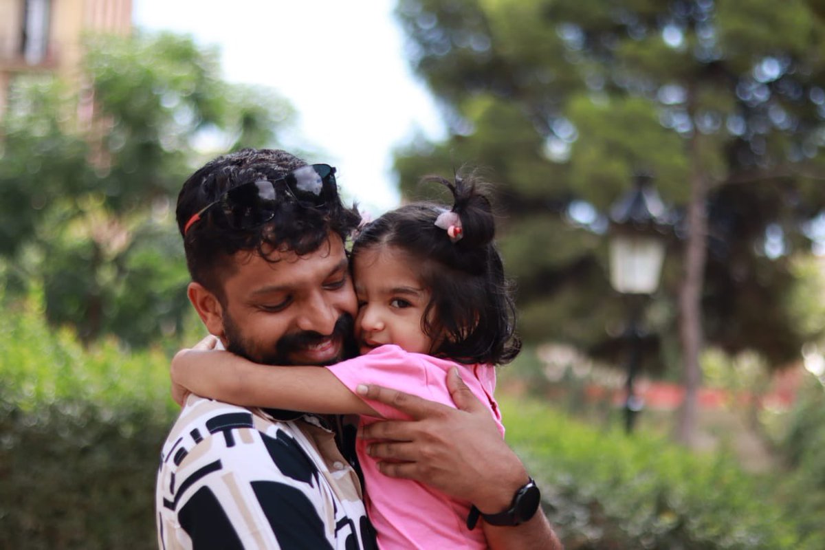 SshivadaOffcl's tweet photo. To all the dads out there, thank you for your unwavering love and support.
Happy Father’s Day!🥰😍 @Muraliactor_ 

#fathersday #wishes #thankful #thankyou #fatherslove #superheroes #ourlittleprincess #arundhathi https://t.co/QSSwa4Tj0L