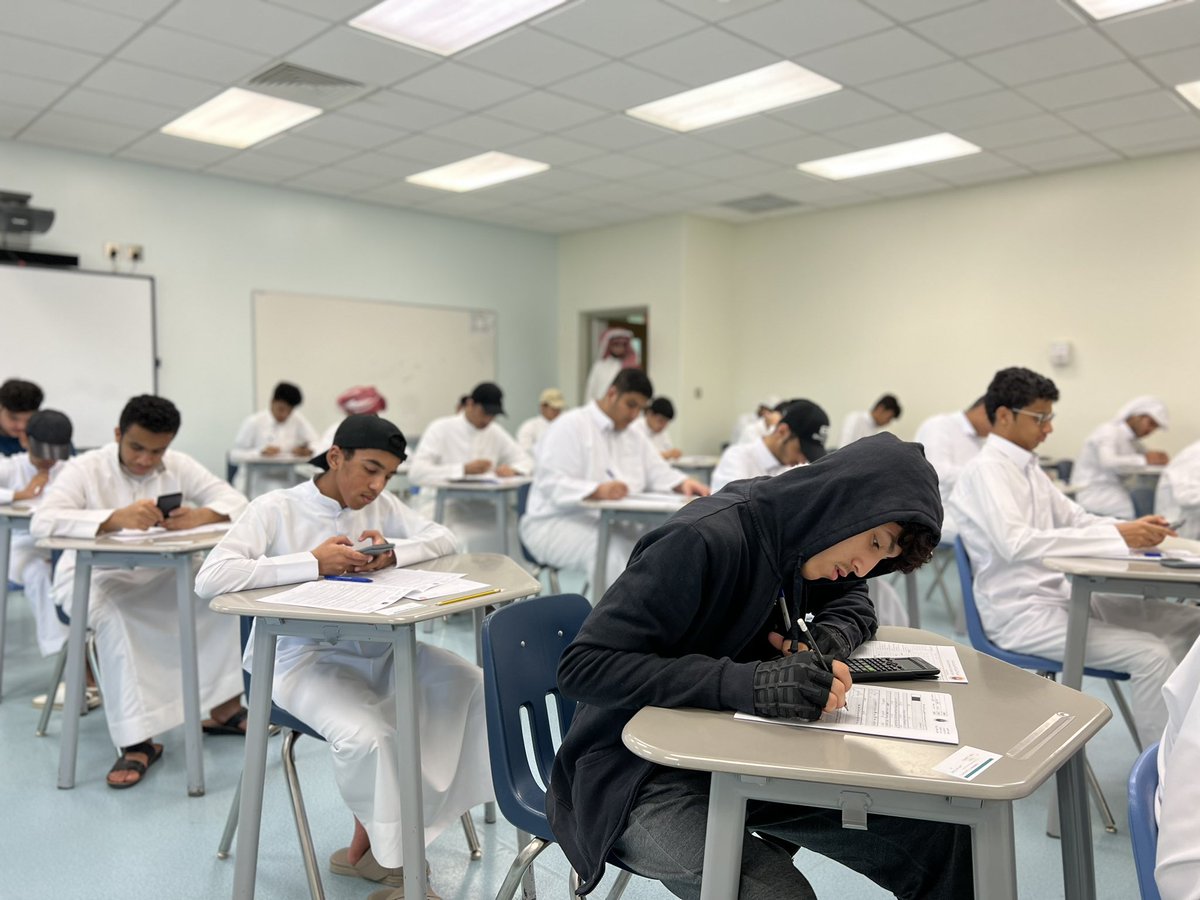 دعواتنا بالتوفيق والسداد لأبنائنا طلاب #العلا_الثانوية في اختباراتهم النهائية للفصل الثالث من العام الدراسي ١٤٤٤هـ.