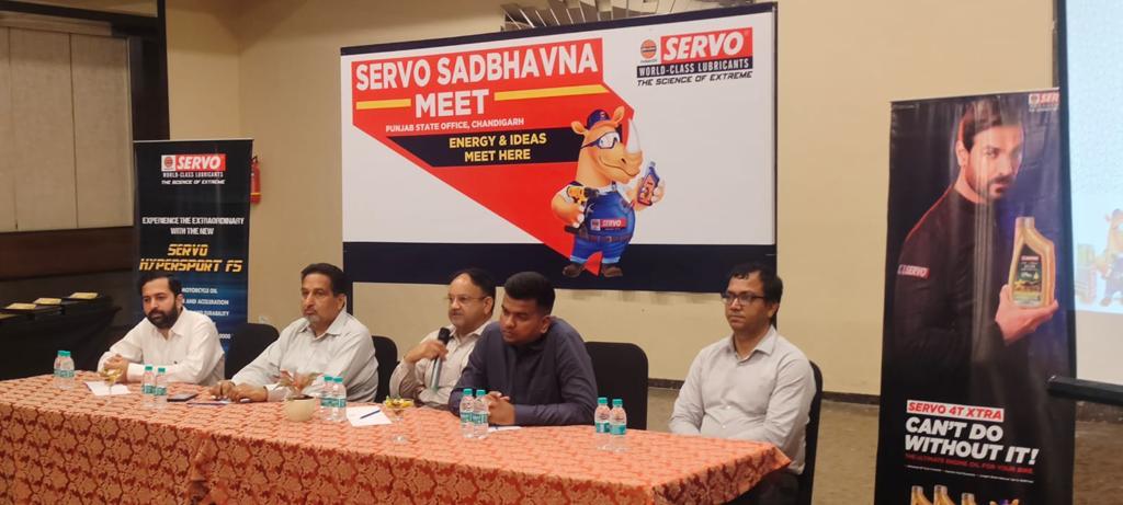 ioclpunjab's tweet image. #Servo #Sadbhawna Meet was conducted yesterday in Chandigarh by #Lubes @ioclpunjab to felicitate resellers under SSR Chandigarh Sales Area. The event was graced by the august presence of Shri Girish Jain, CGM(Lubes),  CM(M&amp;amp;P), and RCL, PSO.
@IndianOilcl 
#Lubricants