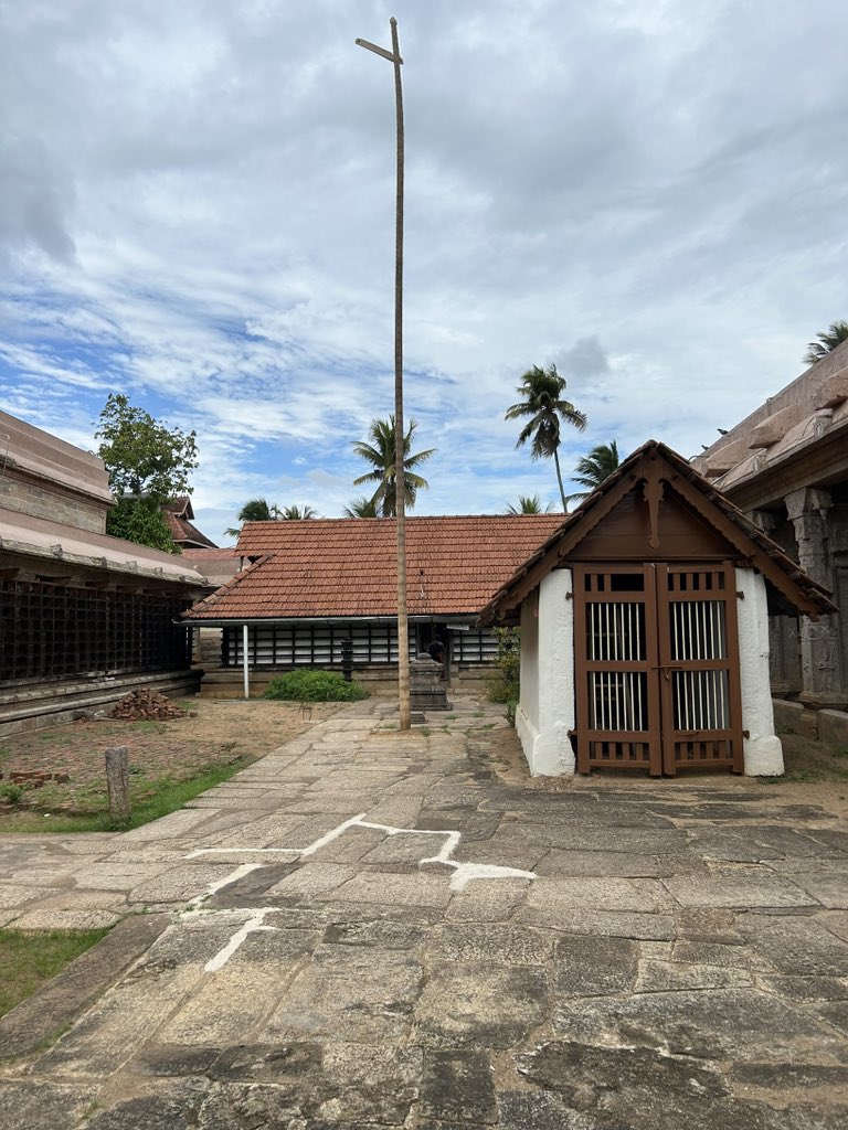 PantryCar's tweet image. Beautiful Thiruvambadi Sri Krishnar Sannidhi within the temple! 😍

#TemplesOfTamilNadu #Nagercoil #NanjilNadu
