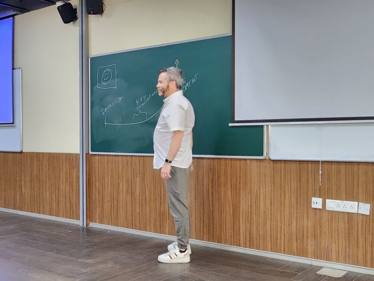 ghumare64's tweet image. This guy saw a greenboard and started teaching audience with chock and not with slides 🌟💥 Amazing person @technosophos indeed.

#wasmmumbai #cncfthane