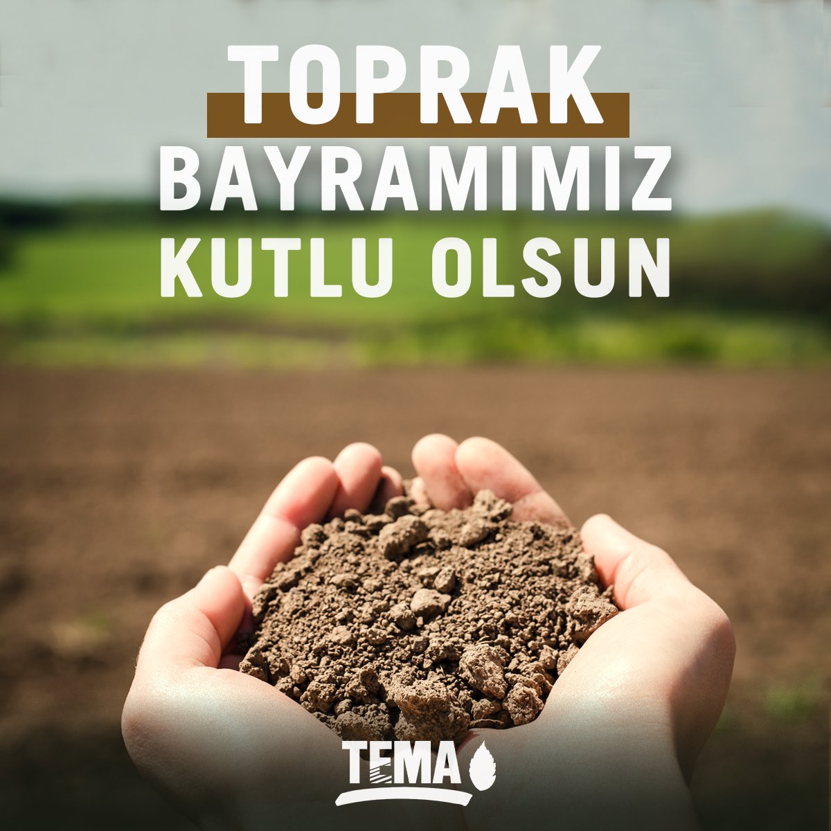 Toprak Bayramı ve Toprak Haftası Kutlu Olsun 💚

Toprak yoksa yaşam da yok. Aldığımız her nefeste, yediğimiz her lokmada, içtiğimiz suda, giysilerimizde, eşyalarımızda toprağın önemi çok büyük. Bizler gibi karadaki tüm canlıların da yaşamı toprağa bağlı. Toprağı korumak; yaşamı,