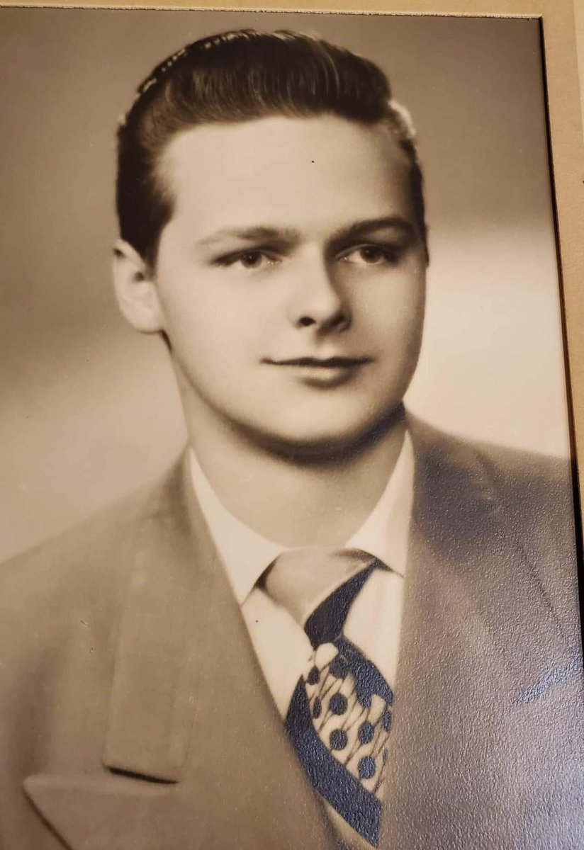 billyweather's tweet photo. Take not a minute for granted, because that minute can never be replaced. Happy Father's day to all the amazing dads out there. Having an old style in your honor pops. Love and miss you every day! #FathersDay #missingyoudad https://t.co/GyEu412mXF