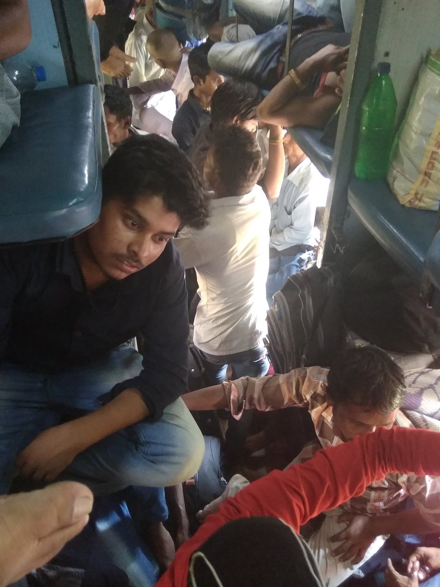 RJDforIndia's tweet photo. रेल के डिब्बों को आम आदमी के लिए 'यातना केंद्र' बना दिया गया है!

AC, स्लीपर या जेनरल.. सभी की एक जैसी स्थिति है। लोग रिज़र्वेशन होने के बावजूद बैठकर यात्रा करने को मजबूर हैं।

सब जानते हुए भी सरकार अतिरिक्त ट्रेनों या डिब्बों की व्यवस्था नहीं कर रही है। https://t.co/wkP3aIKTBG