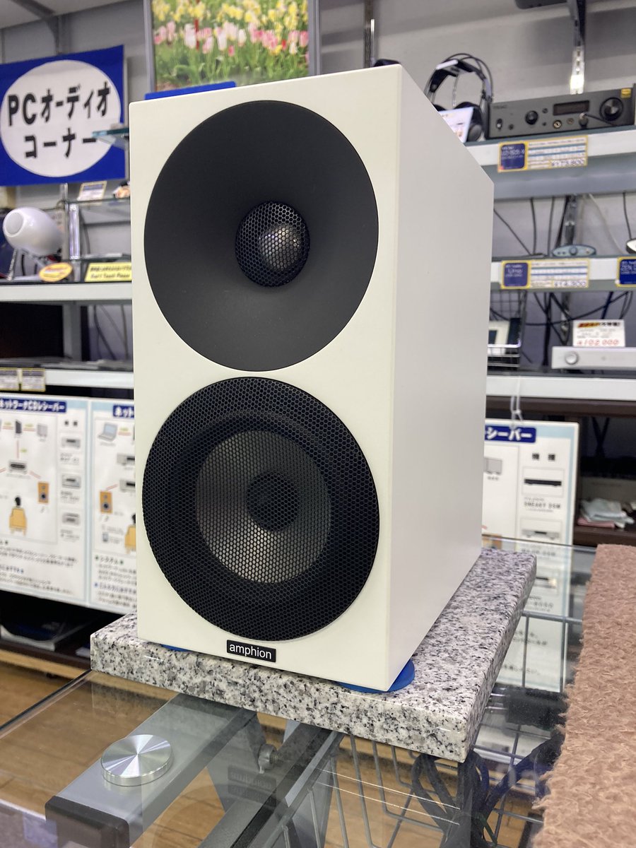 nomuramusen's tweet photo. 最近、お問い合わせが増えてきているamphionのスピーカー。北欧(フィンランド🇫🇮)らしく、上品な音色で空間の再現力が高いスピーカーです。海外の有名アーティストの録音でも採用され、知名度が徐々に上がってます。ぜひ店頭にてご体験下さい。
#ノムラ無線 #スピーカー #amphion #アンフィオン #大須 https://t.co/XCLsic4TXI