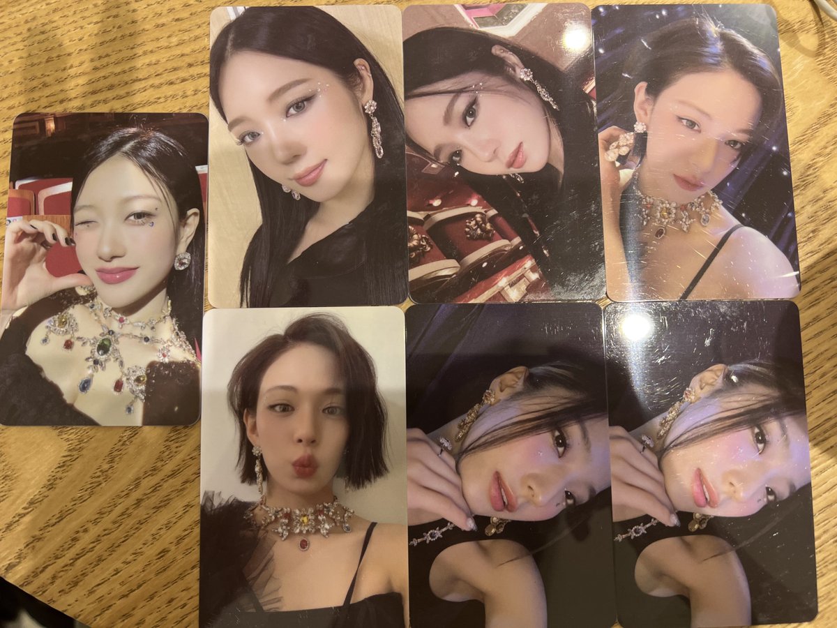 럭드 포카 교환 구해요....🥹🥹
사진에 있는 포카들로 나경, 하영 구해요
디엠 주세요!!
