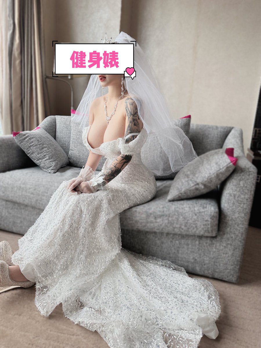 aijianshendeniu's tweet photo. 转推送露脸一张，花臂新娘已拍完，单出这一套，纹身贴真不好处理，谢谢支持 https://t.co/vXycLWVwzM
