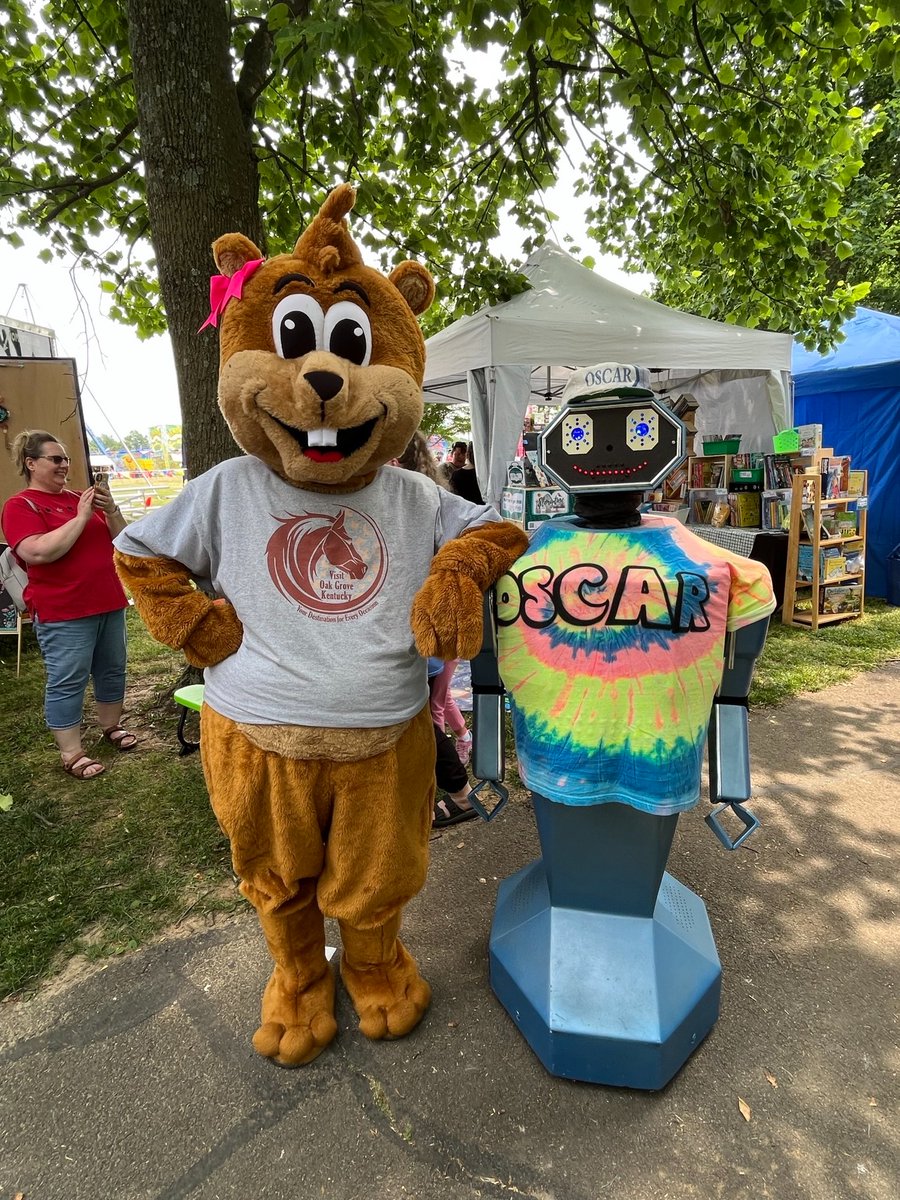 Pearl the Squirrel and Oscar the Robot!

#visitoakgroveky #oakgroveky #oakgrovetourism #springintosummersalutesfortcampbell #oscartherobot #teamwork #TeamKentucky #mykentucky