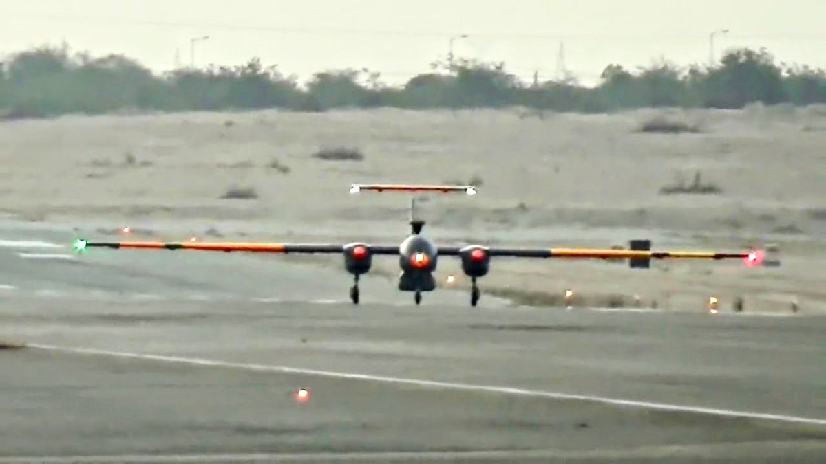 Screenshots of the high crosswind landing, edited for sharpening