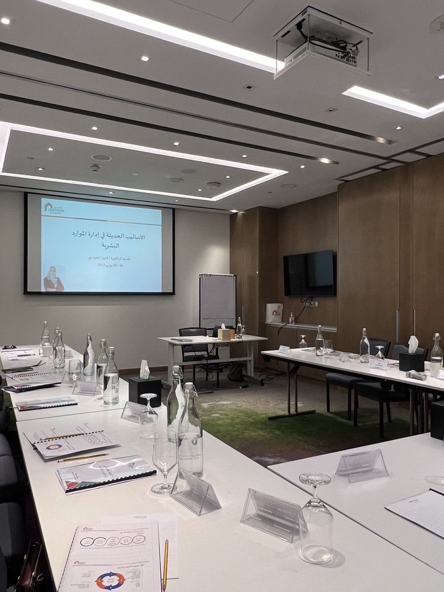 اليوم الأول من الدورة التدريبية (الأساليب الحديثة في ادارة الموارد البشرية) - النسخة الثانية مع كوكبة رائعة من مدراء ومختصي الموارد البشرية . 😊

#الموارد_البشرية 
#التخطيط_الاستراتيجي
#التدريب_والتطوير 
#المجتمع_الوظيفي