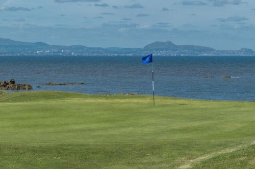 ScottGolfBreaks's tweet photo. If anything will put you in the mood for a game of golf today, this will. The SGB team have just finished our write up on @Kilspindiegolf. It's a little gem of a links course, set within the nature reserve at Aberlady Bay, on Scotland's Golf Coast. 

https://t.co/yep5iDB4VY https://t.co/LYKqvSOjIZ