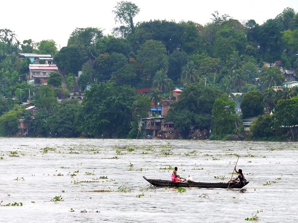SarbaDhan4's tweet photo. #Assam: Brahmaputra River water level rises due to incessant rain https://t.co/BCnaQIQYid